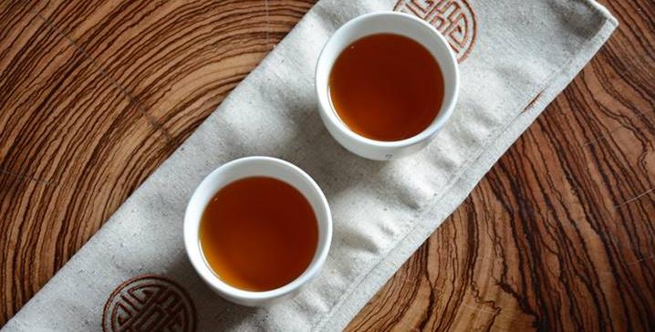 凤凰水仙茶叶外形特点是什么？