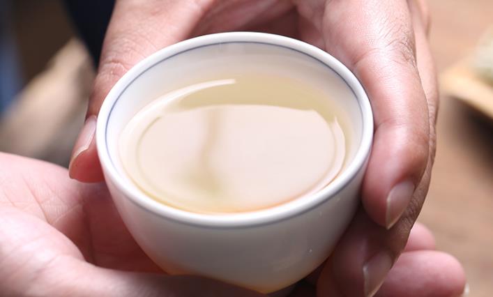 喝茶讨人闲的九种行为，喝茶时不能做的事