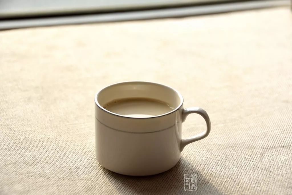 自制奶茶的方法，在家也可以自己动手做奶茶