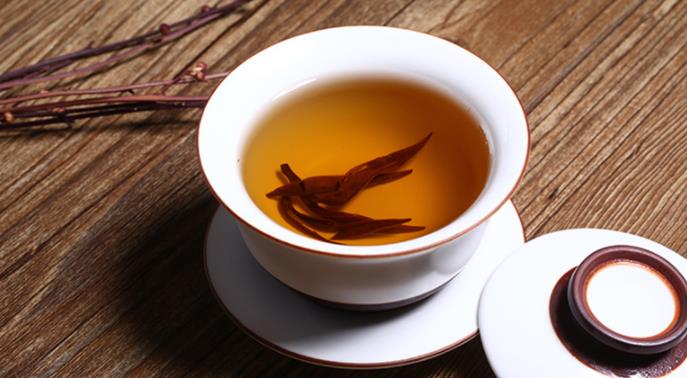 冬季，肠胃不适的人该如何饮茶