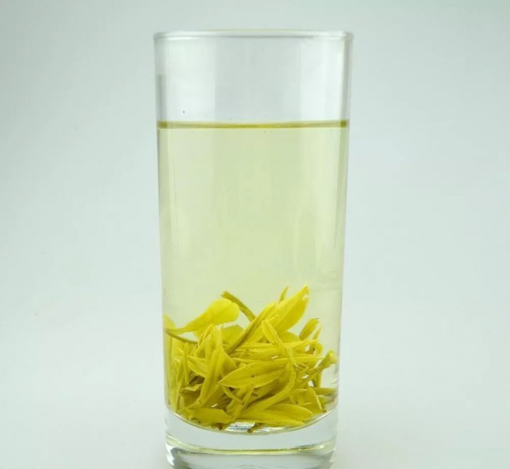 黄茶汤色图片