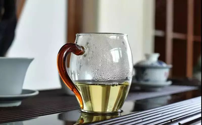 为什么中年人更爱喝茶？