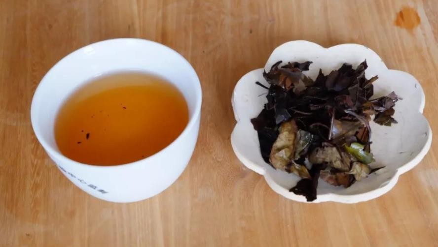白茶与普洱茶的区别