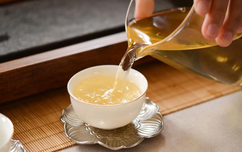 茶叶水放白糖的功效