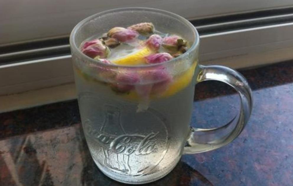 玫瑰和柠檬一起泡茶喝有什么作用