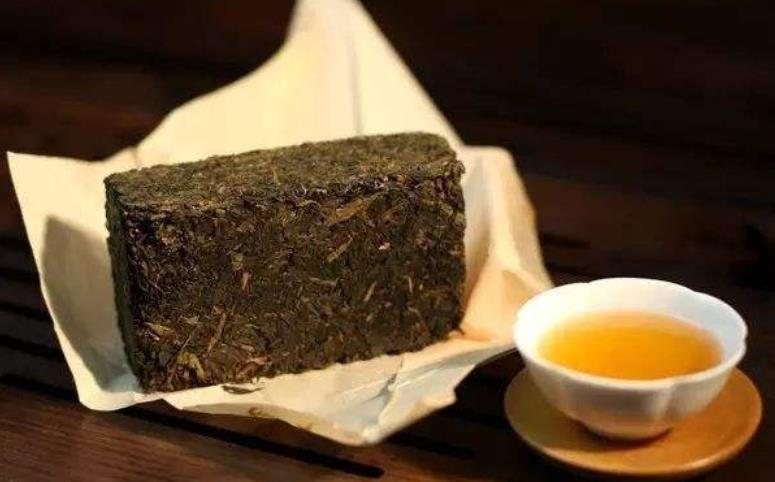 缓解油腻就喝黑茶，细说黑茶的功效和好处