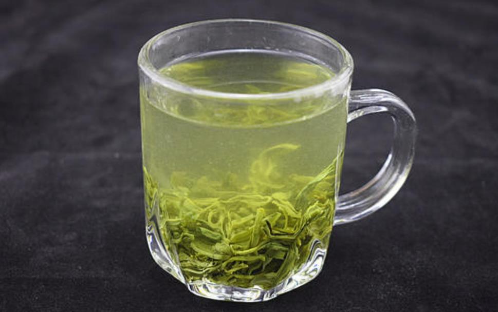 茶怎么泡出来是绿色的