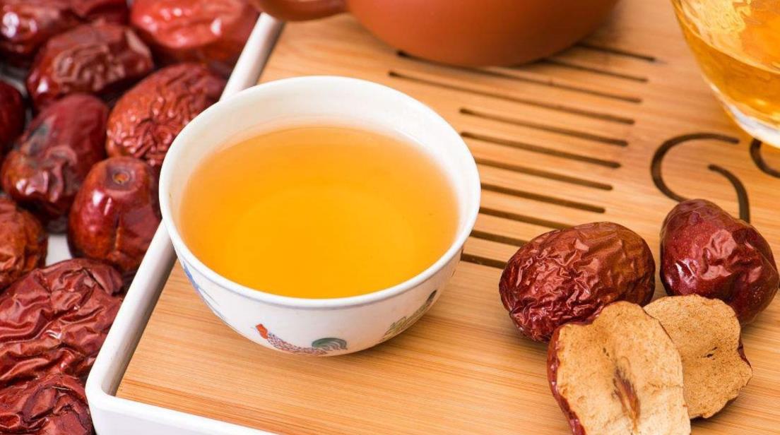 红茶与红枣泡水的功效与副作用