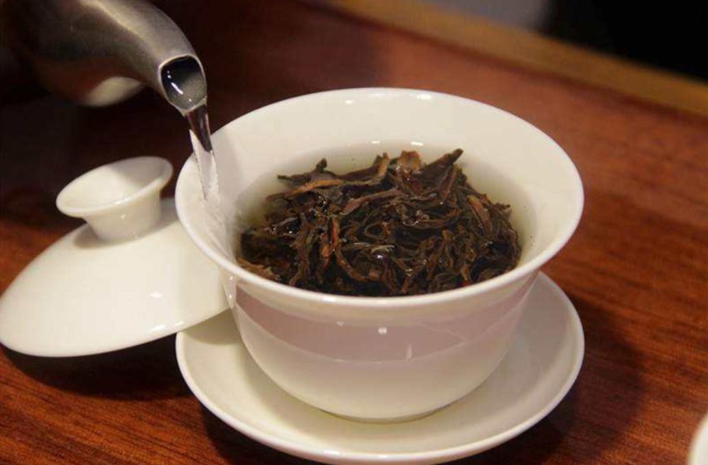 滇红茶用多少度水泡