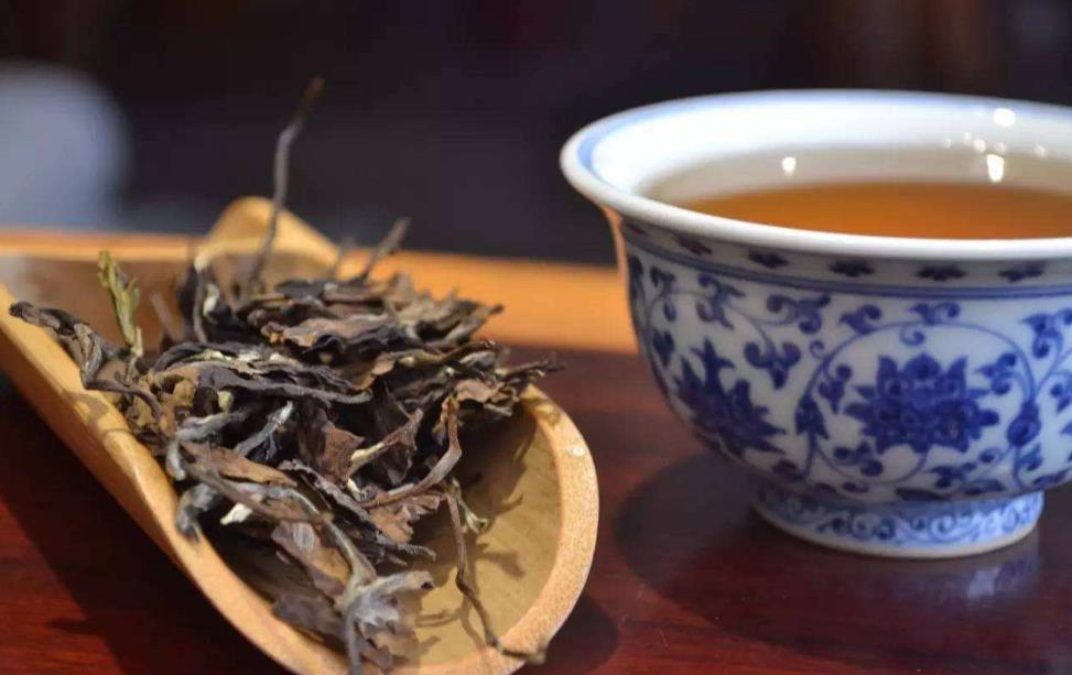 白茶的功效与作用适合什么季节喝