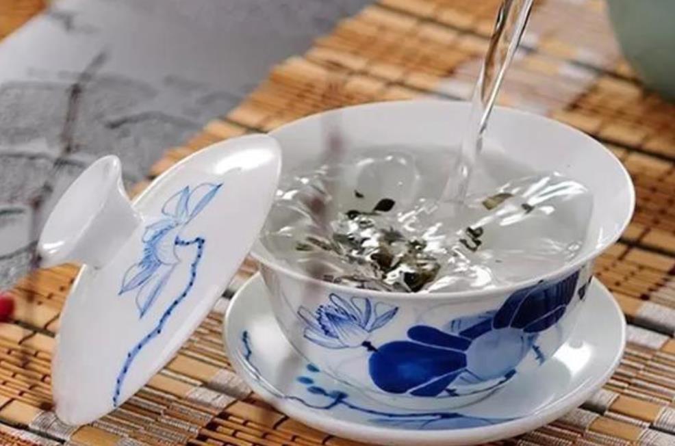 泡乌龙茶用多少度的水