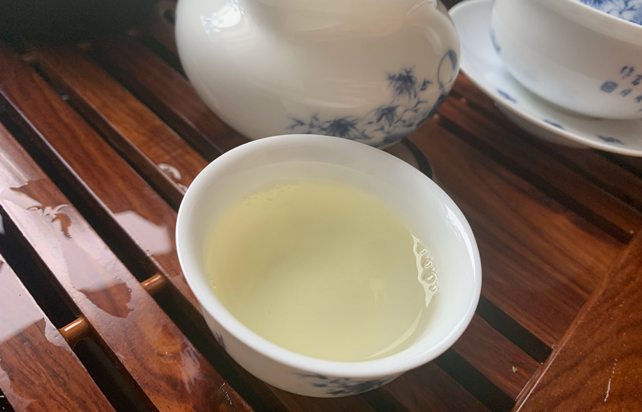 黄茶用多少度的水泡