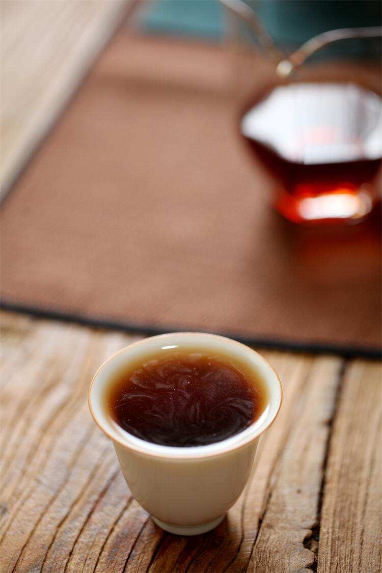 熟茶的茶汤表面像油一样的漂浮物是什么