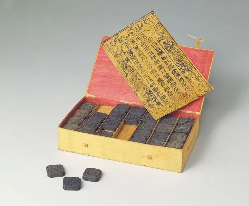 清 普洱茶膏（故宫博物院）